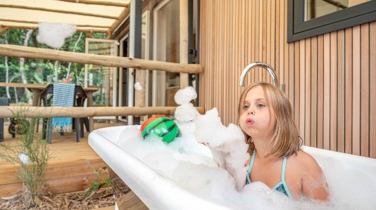 deck bath garden