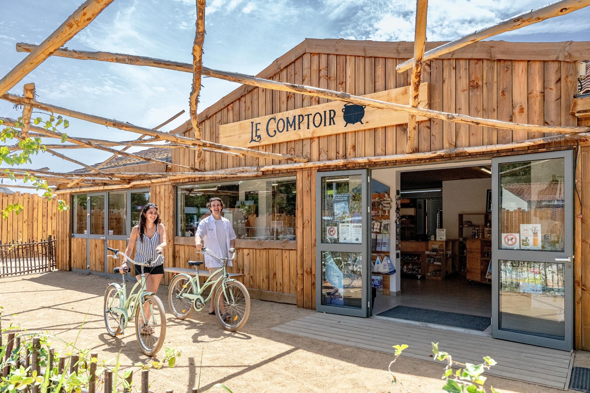 Le Comptoir grocery store at Camping Au Bois des Biches in Saint-Hilaire-de-Riez, offering everyday essentials and local specialties.